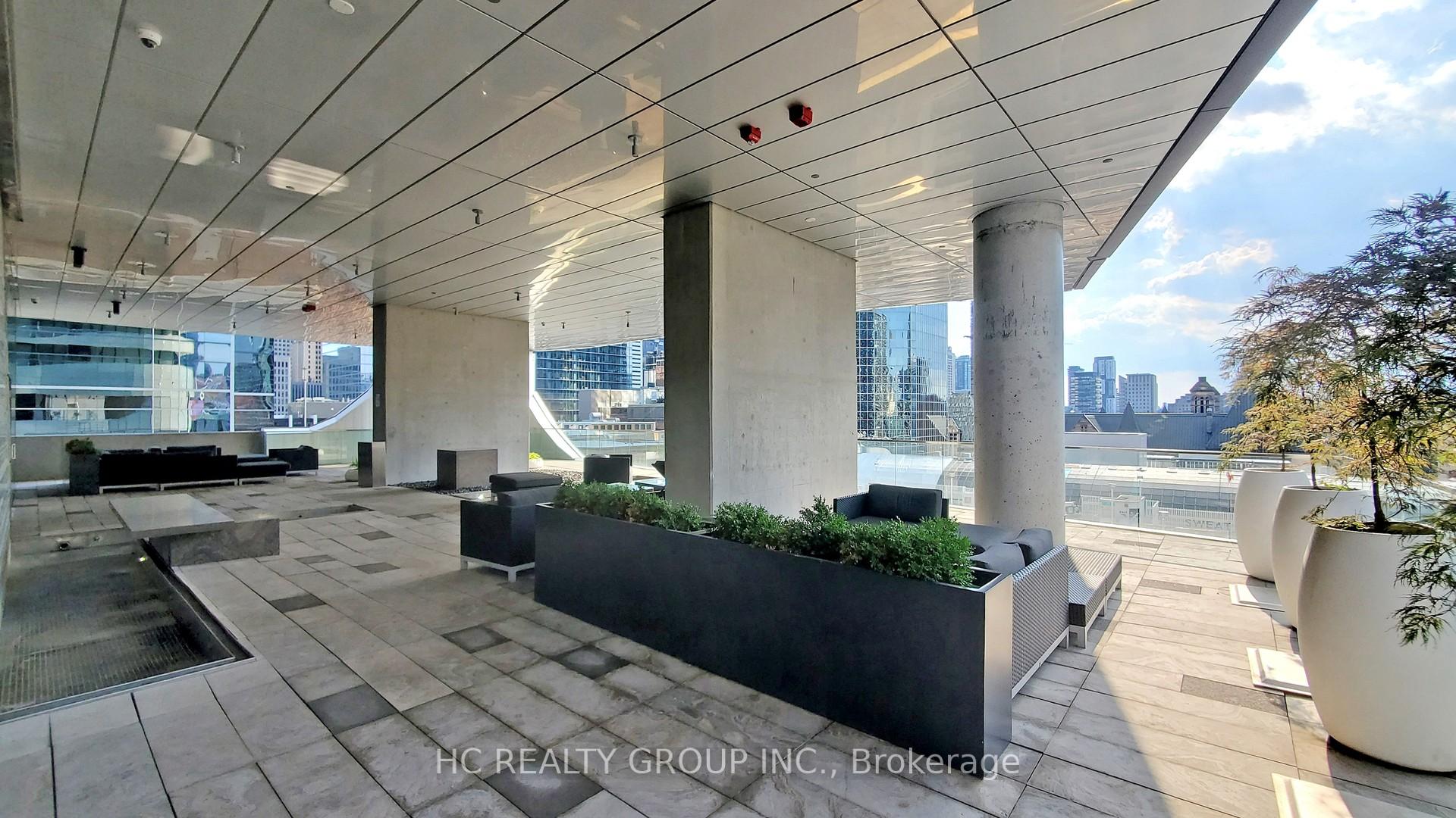 2 Bedrooms Condo at 197 Yonge, Toronto For sale