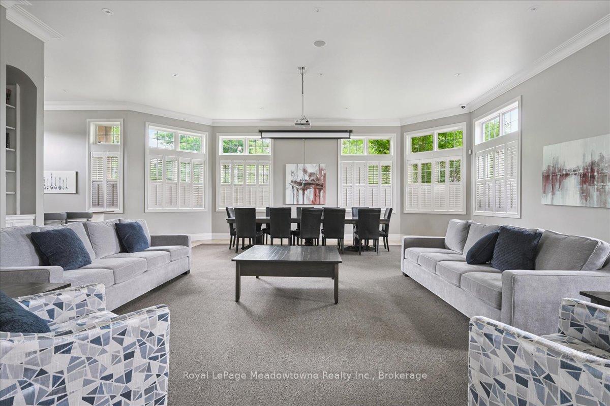 2 Bedrooms Condo at 1450 Bishops, Oakville For sale