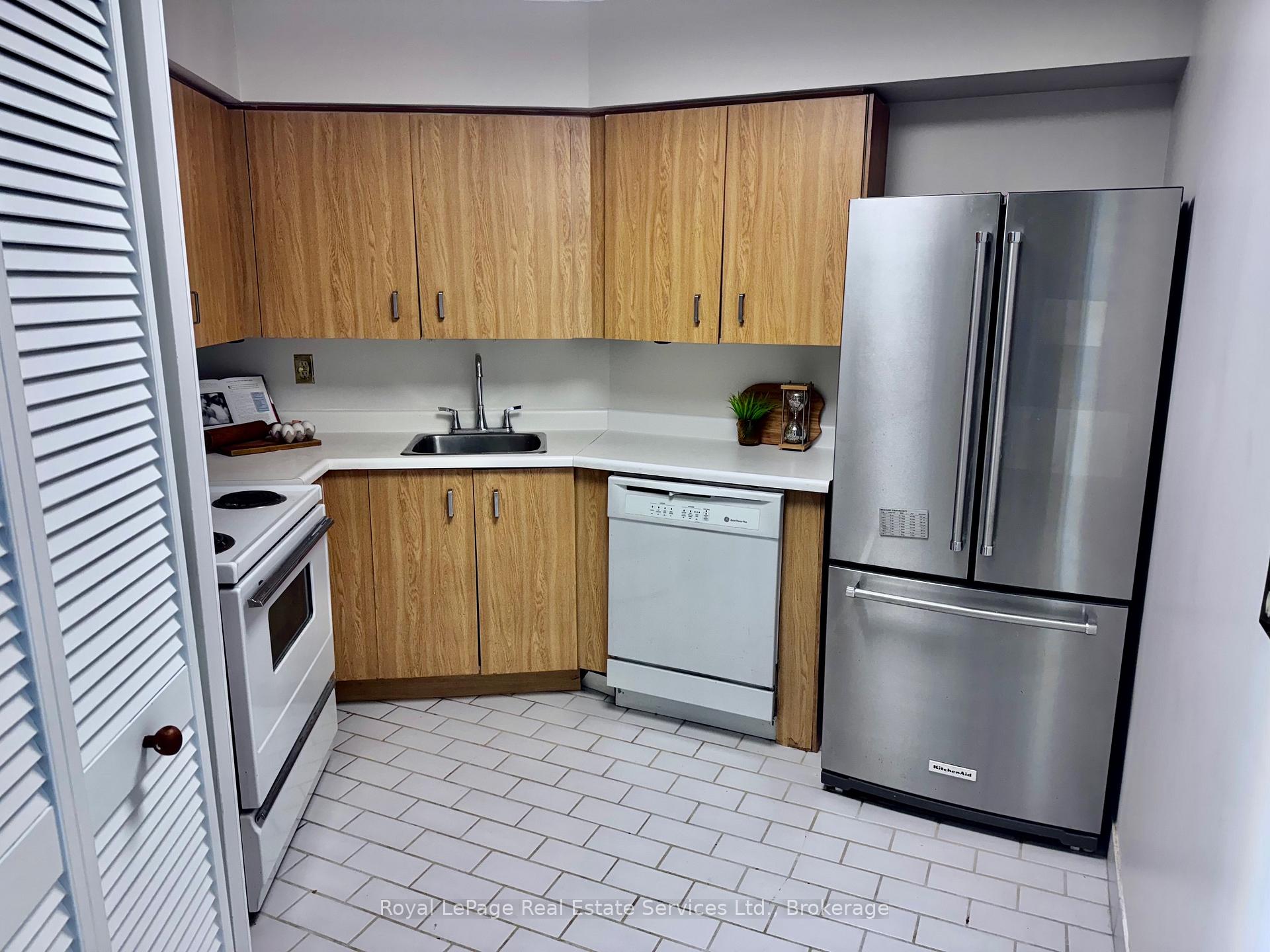 2 Bedrooms Condo at 260 Queens, Toronto For sale
