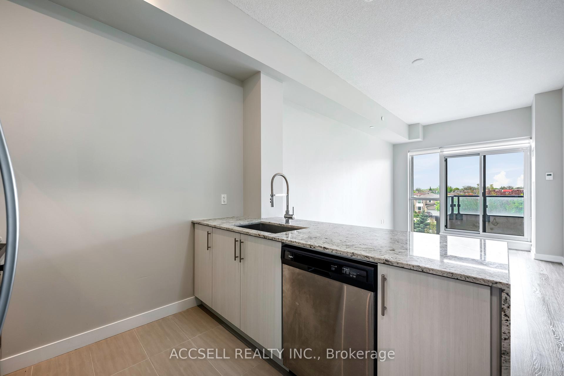 2 Bedrooms Condo at 4055 Parkside Village, Mississauga For sale