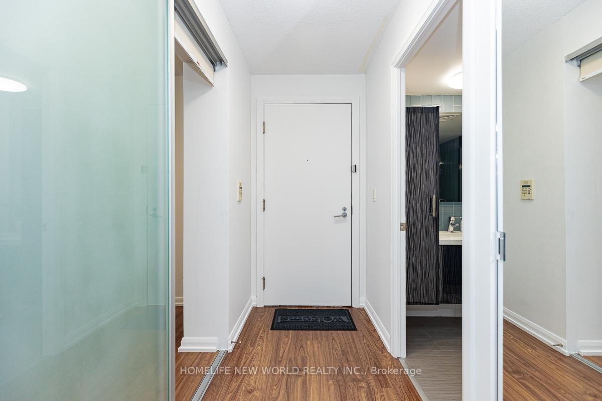 3 Bedrooms Condo at 111 Elizabeth, Toronto For sale