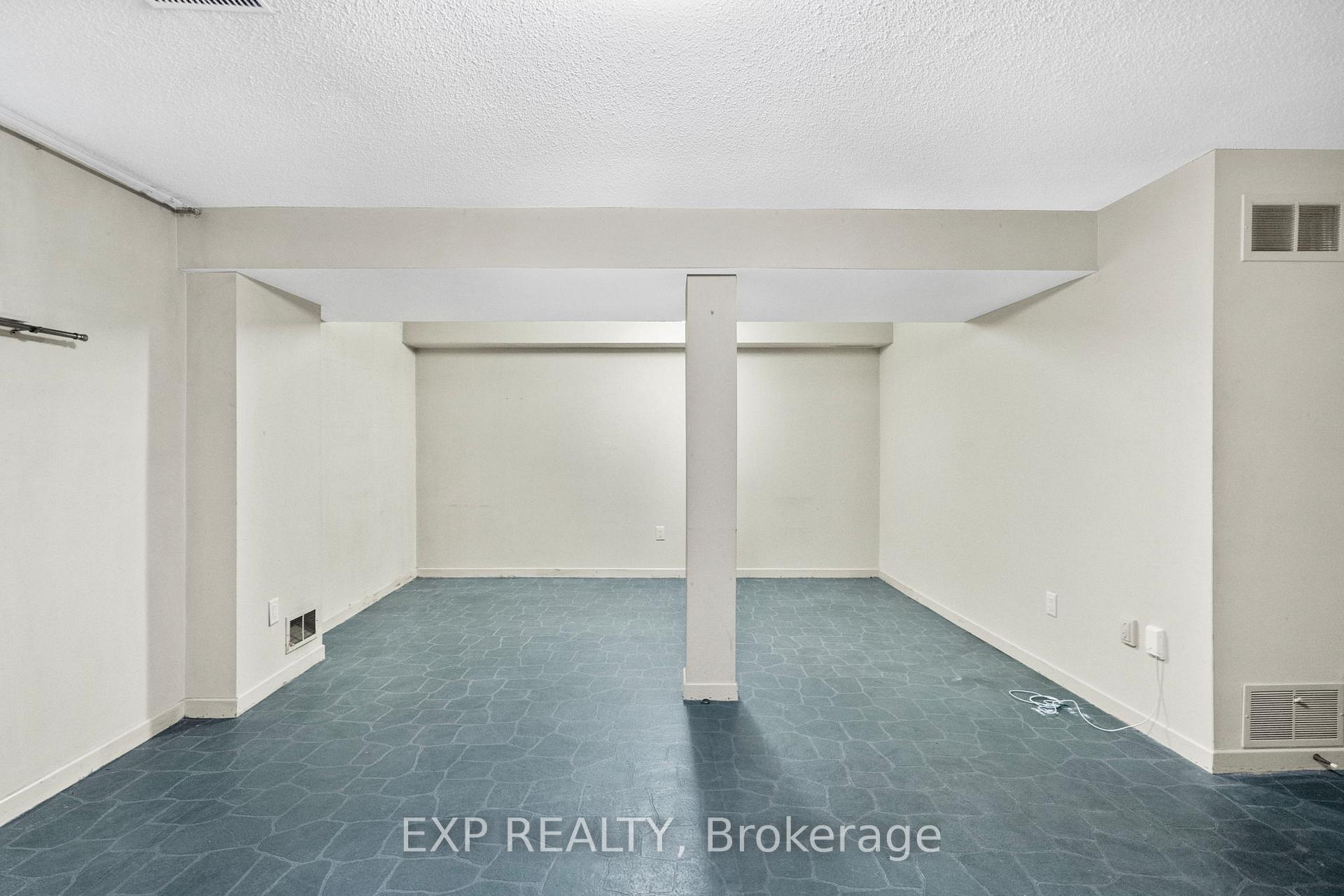 3 Bedrooms Condo at 108 Flaming Rose, Toronto For sale