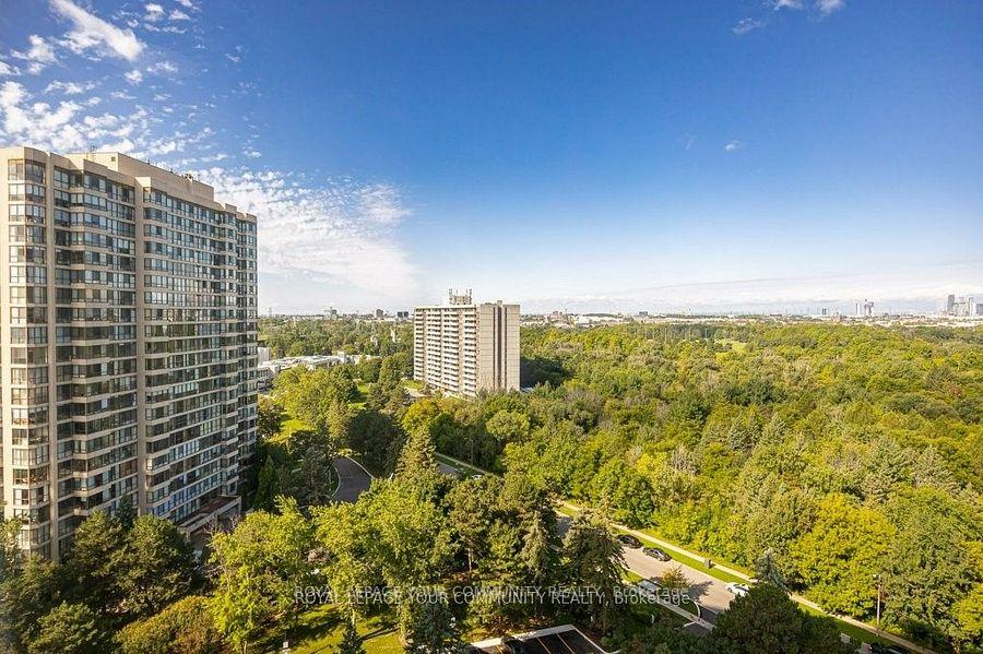 4 Bedrooms Condo at 133 Torresdale, Toronto For sale