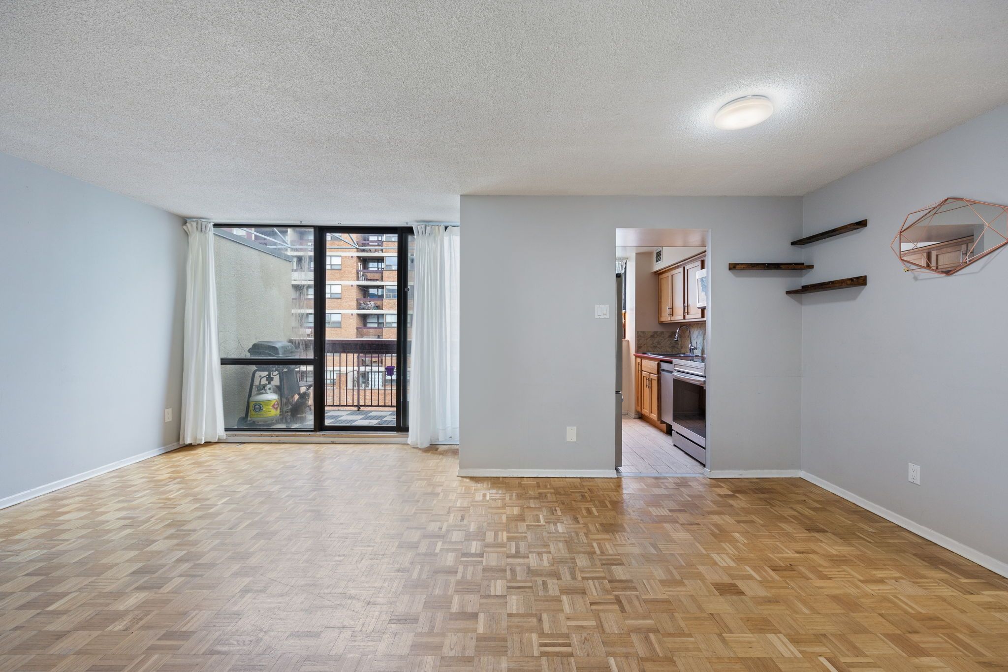 89 Mccaul Street 923
