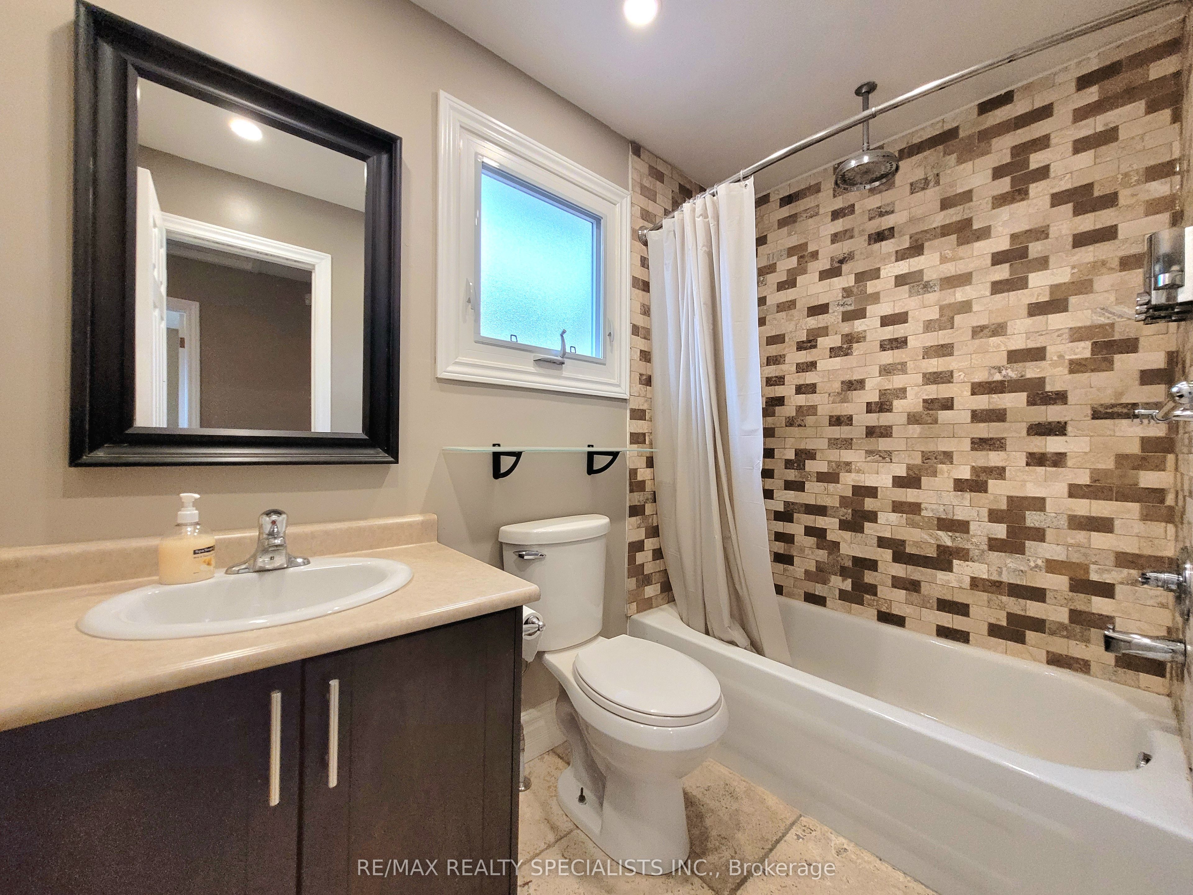64 Willerton Close, #UPPER