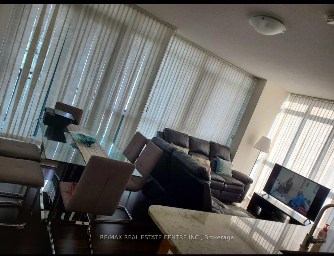 3 Bedrooms Condo at 4099 Brickstone, Mississauga For sale