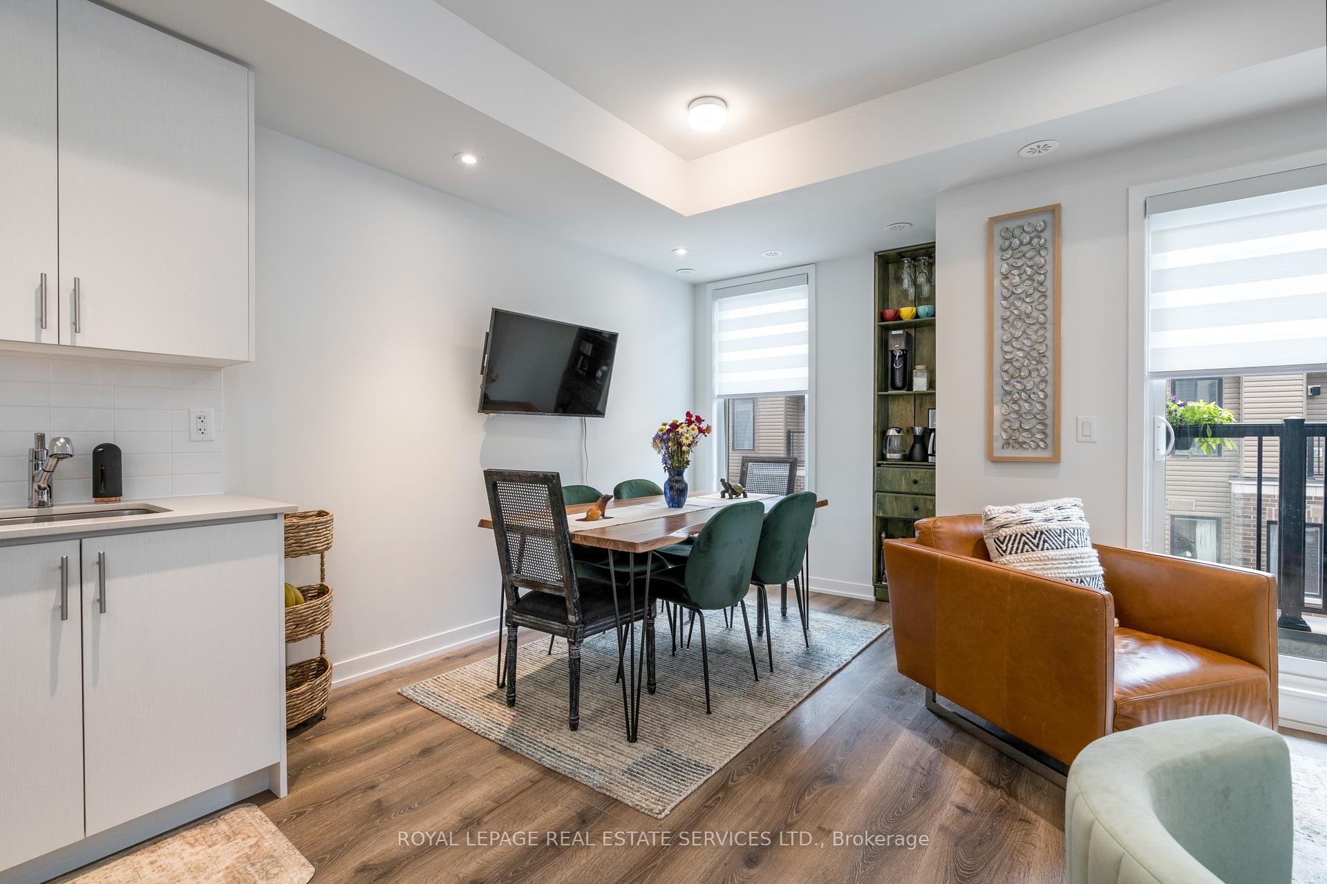 2 Bedrooms Condo at 3415 RIDGEWAY, Mississauga For sale