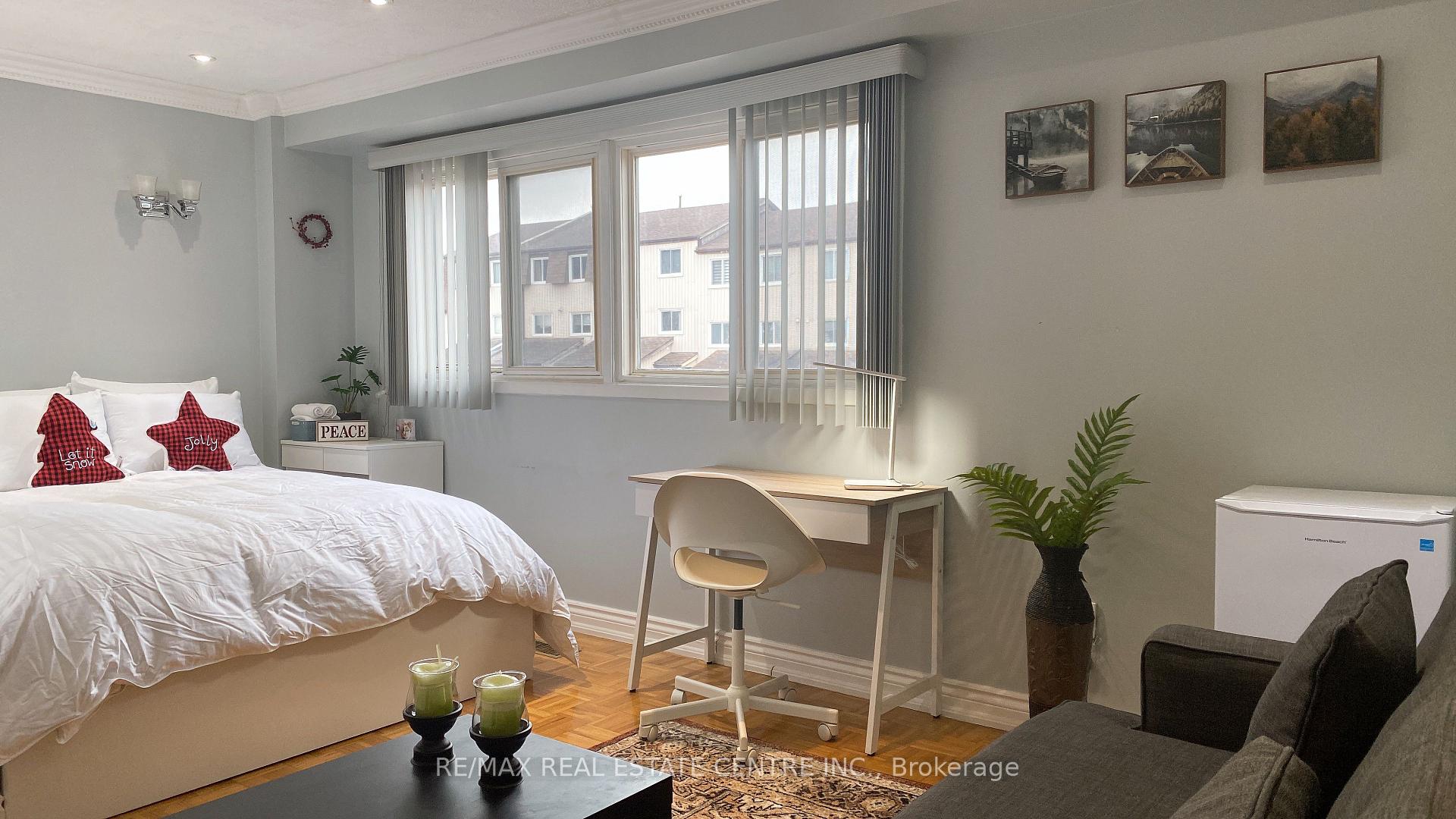 5 Bedrooms Condo at 34 San Roberto, Toronto For sale