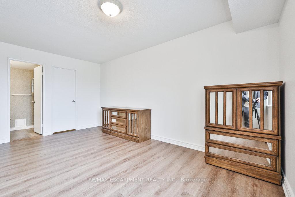 3 Bedrooms Condo at 301 FRANCES,  Hamilton For sale