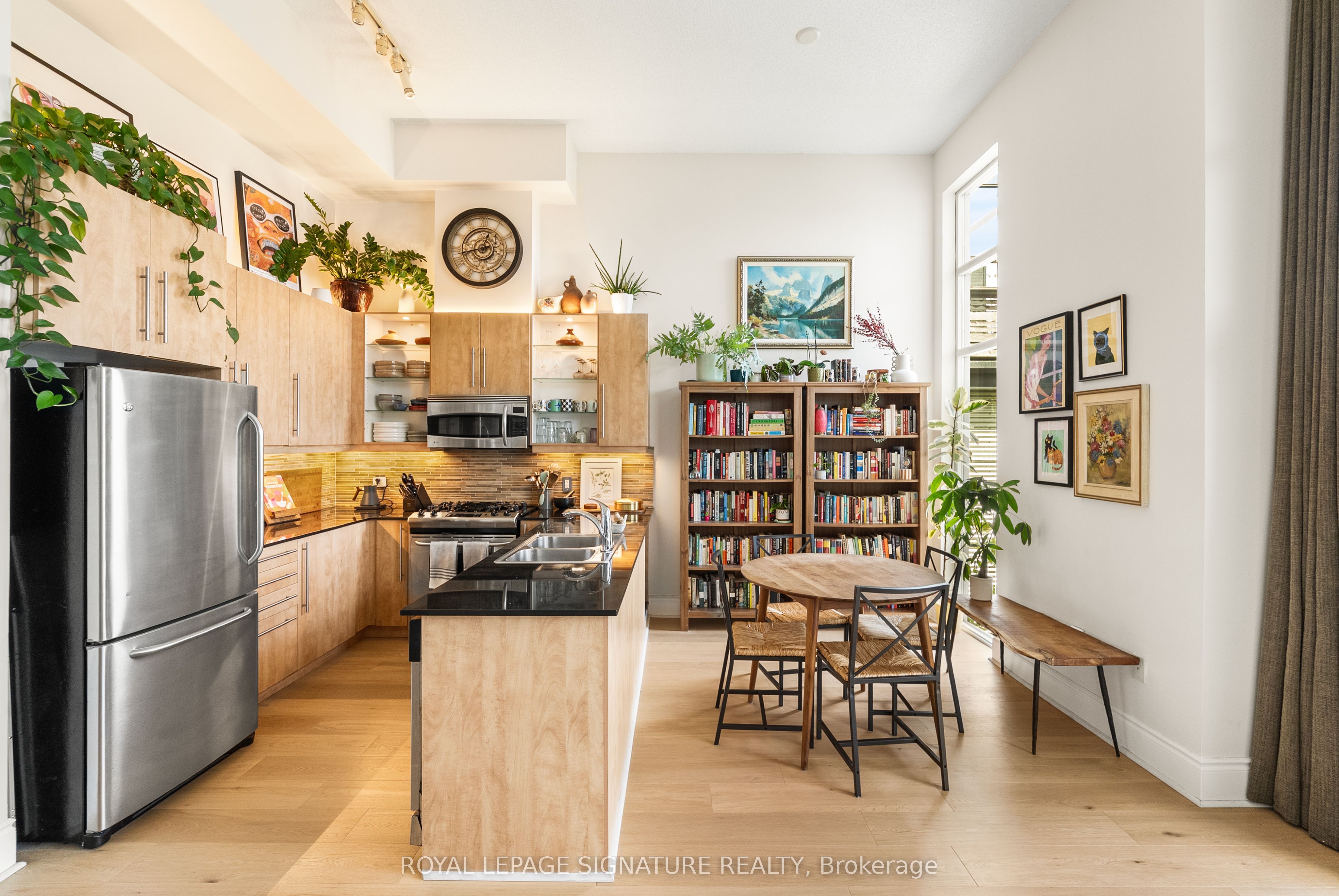 437 Roncesvalles Avenue, #423