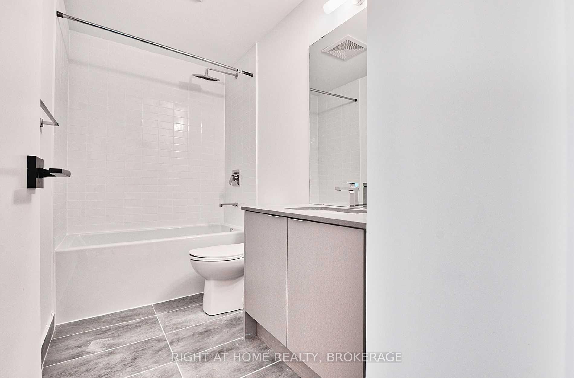 2 Bedrooms Condo at 2481 Taunton, Oakville For sale