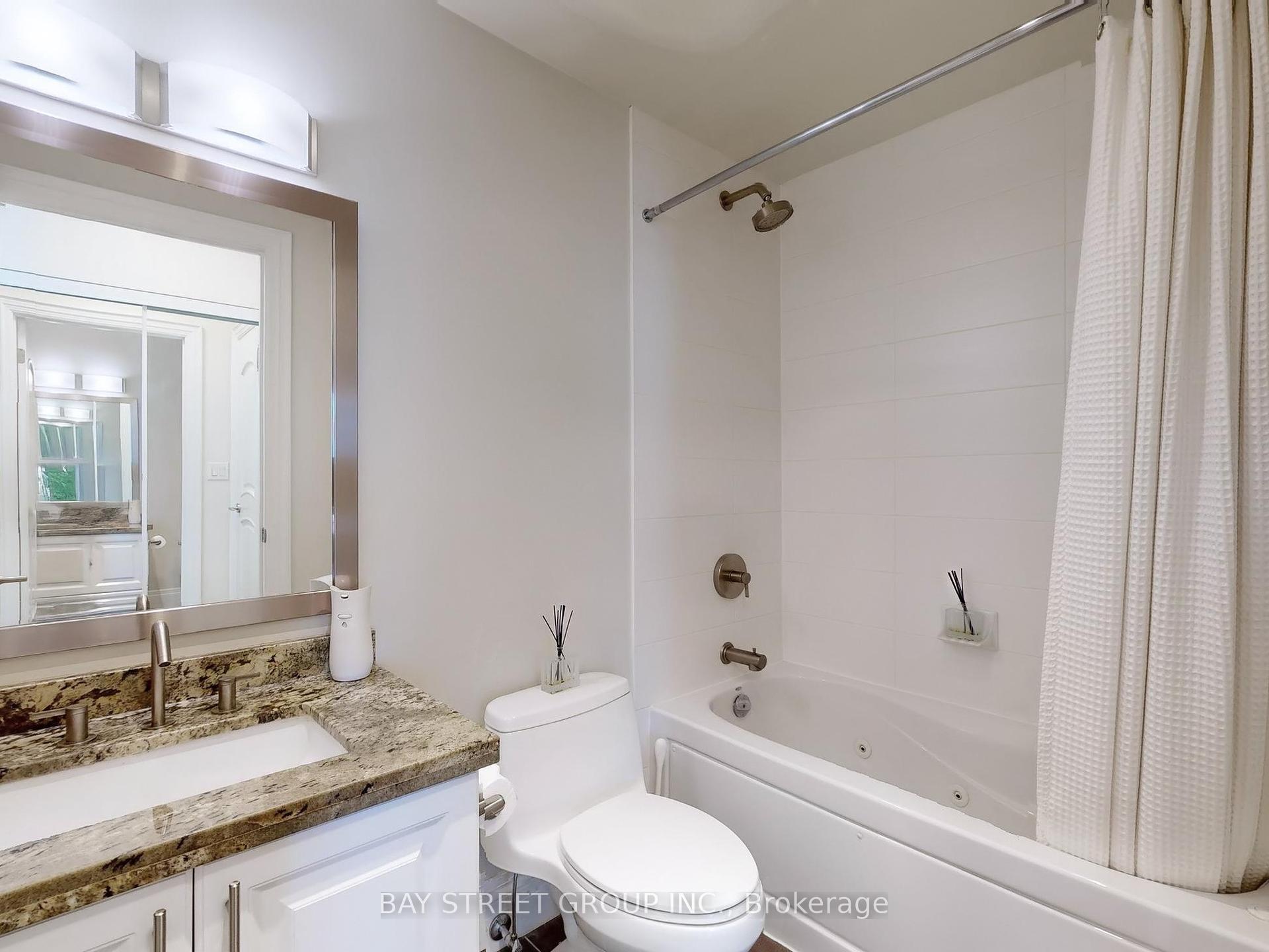 3 Bedrooms Condo at 33 BAY, Toronto For sale