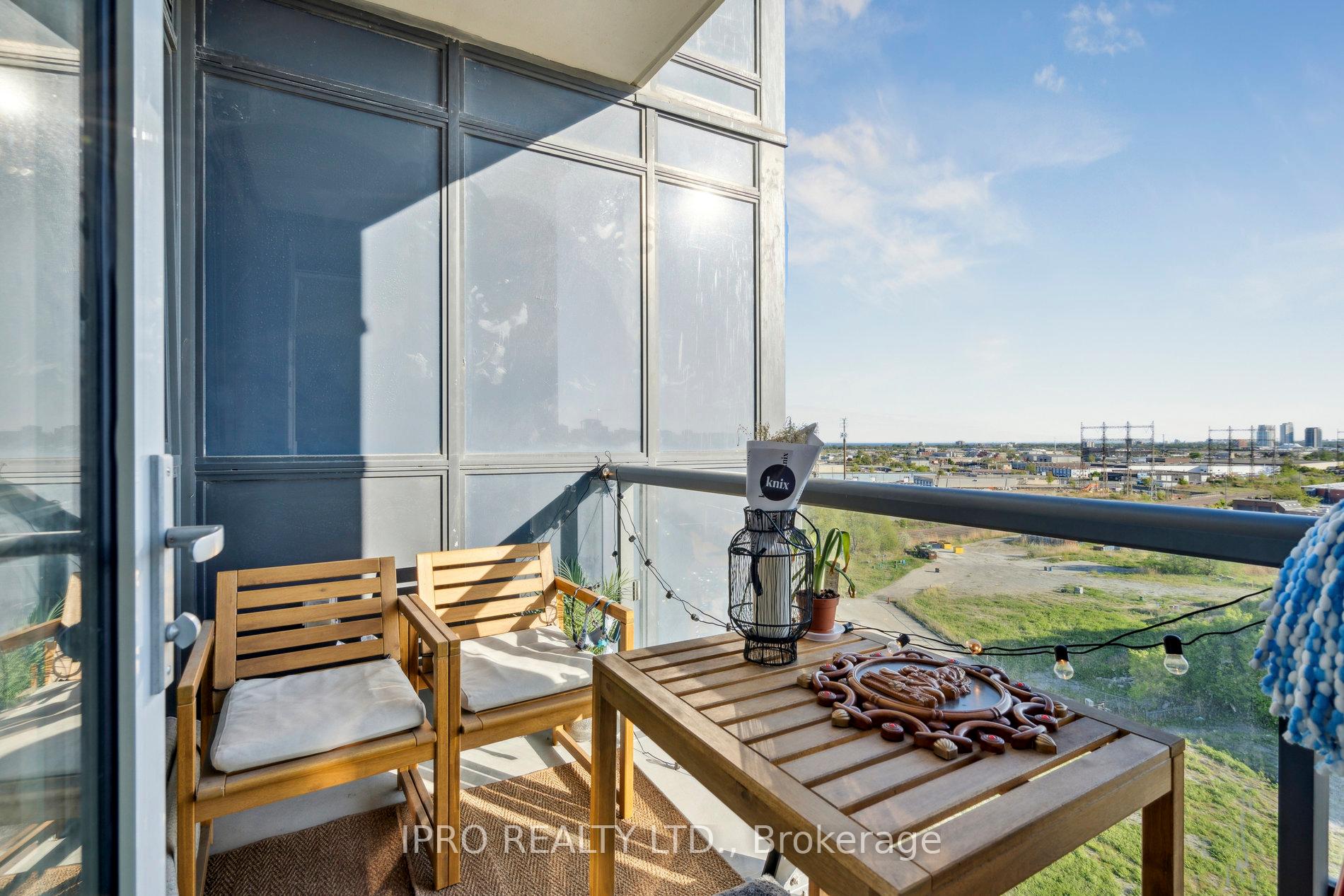 2 Bedrooms Condo at 50 Thomas Riley, Toronto For sale