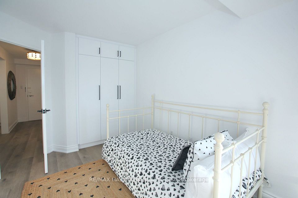 2nd Bed W Lg Dbl Closet W Custom Closet Organizers