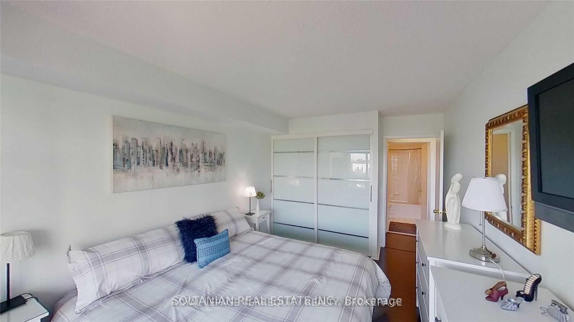 2 Bedrooms Condo at 1 Hickory Tree, Toronto For sale
