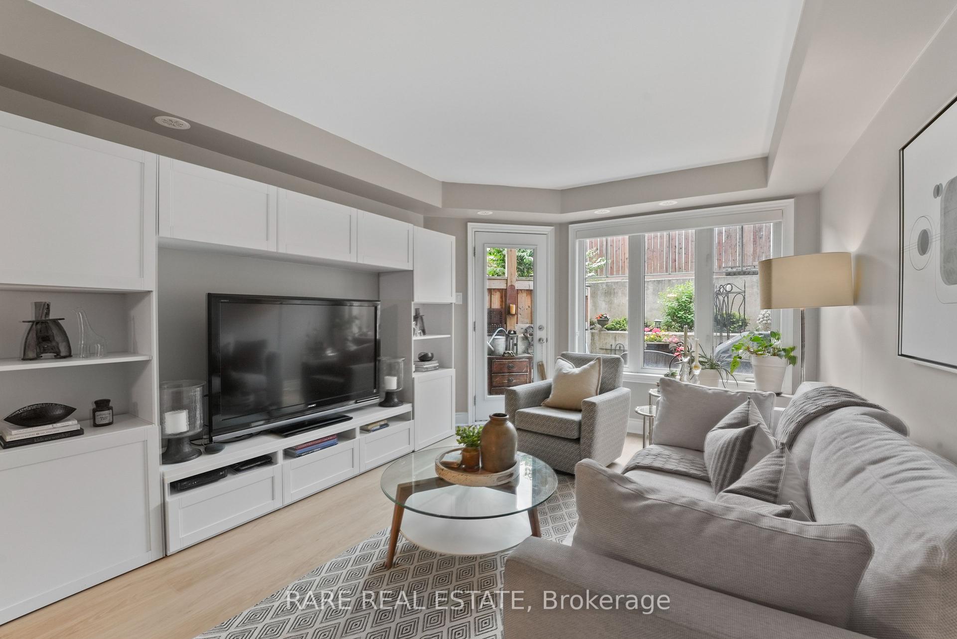 2 Bedrooms Condo at 2420 Baronwood, Oakville For sale