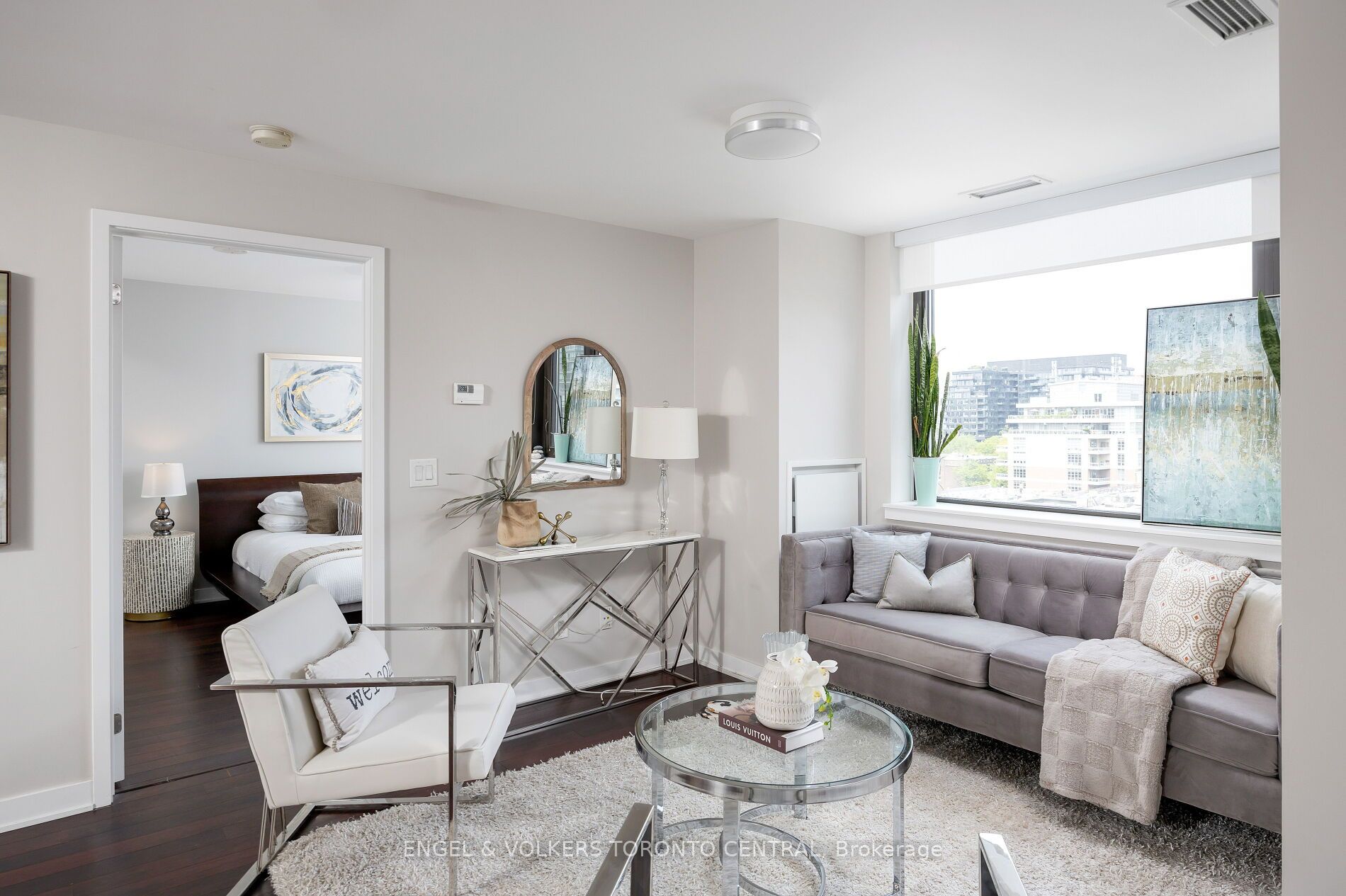 400 Wellington Street W, #1001