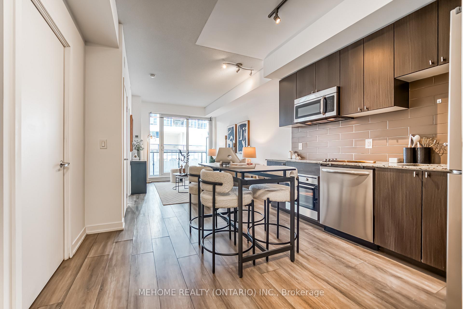 2 Bedrooms Condo at 18 Rean, Toronto For sale