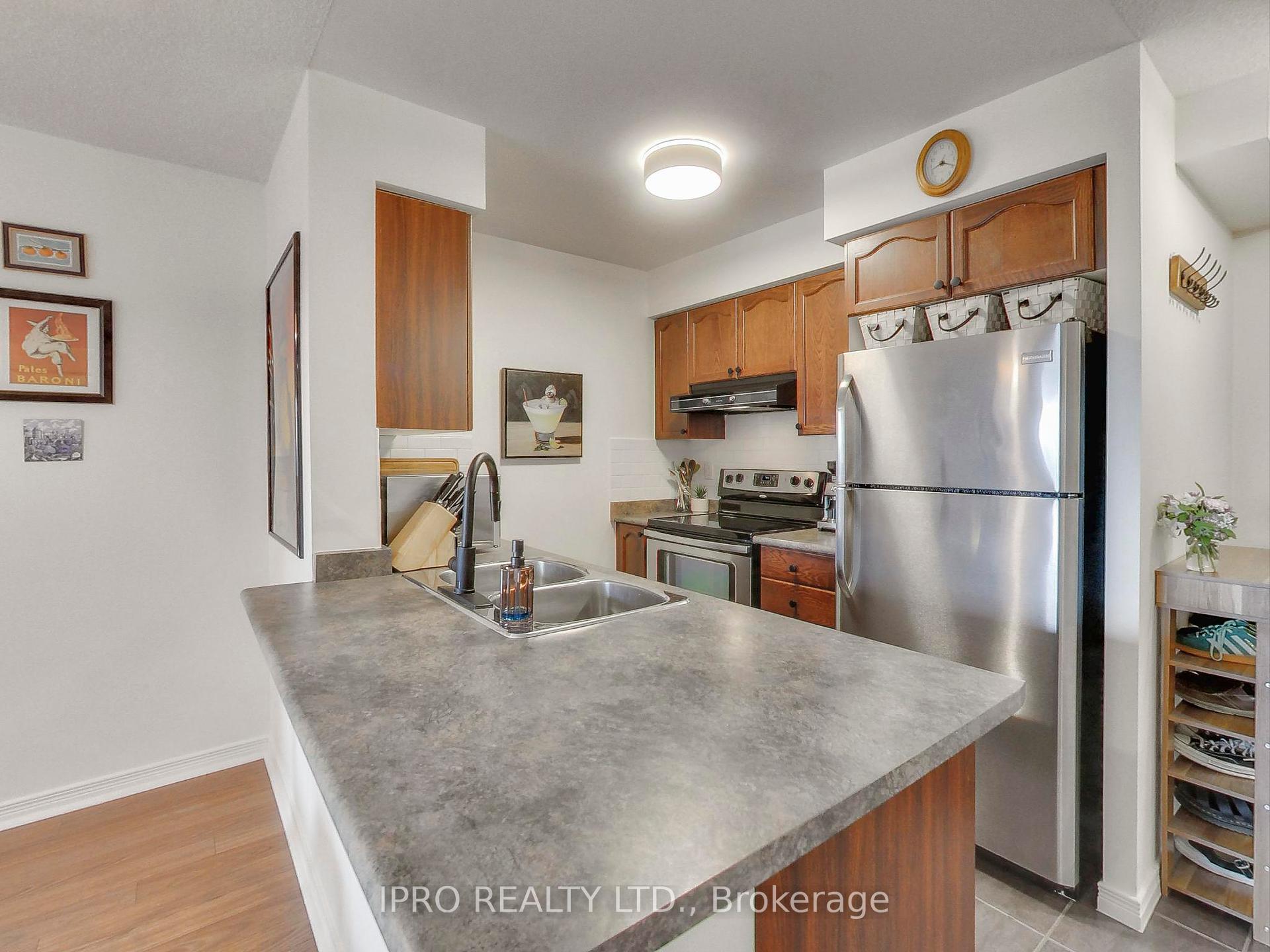 3 Bedrooms Condo at 60 Heintzman, Toronto For sale