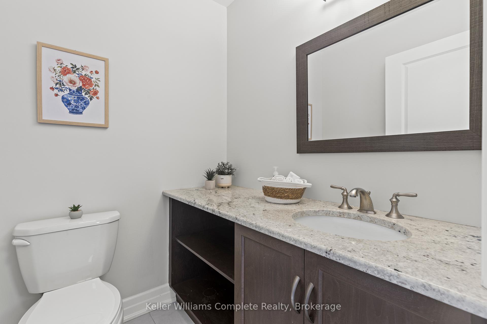 2 Bedrooms Condo at 12 Nolan,  Hamilton For sale