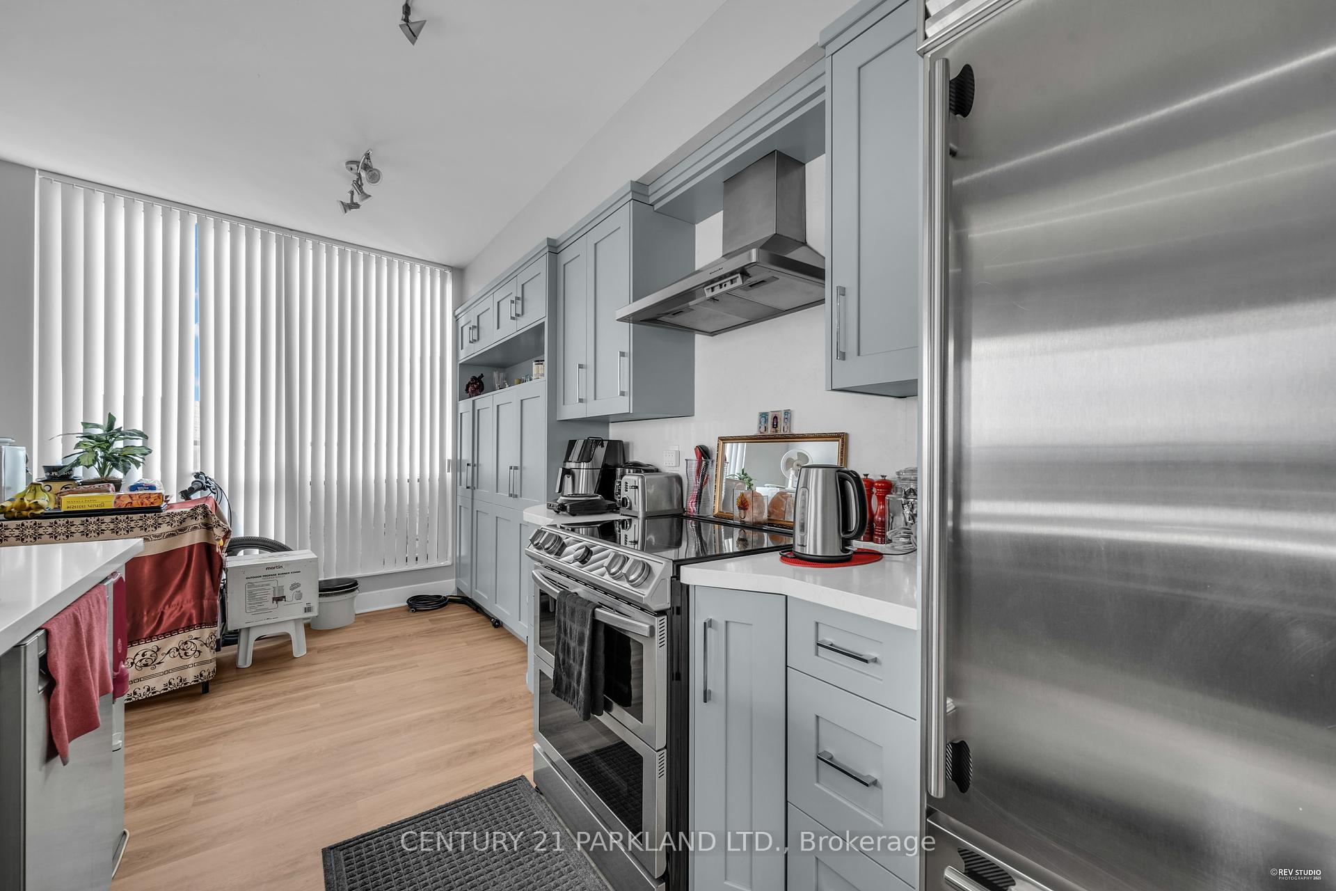 3 Bedrooms Condo at 7 Lorraine, Toronto For sale