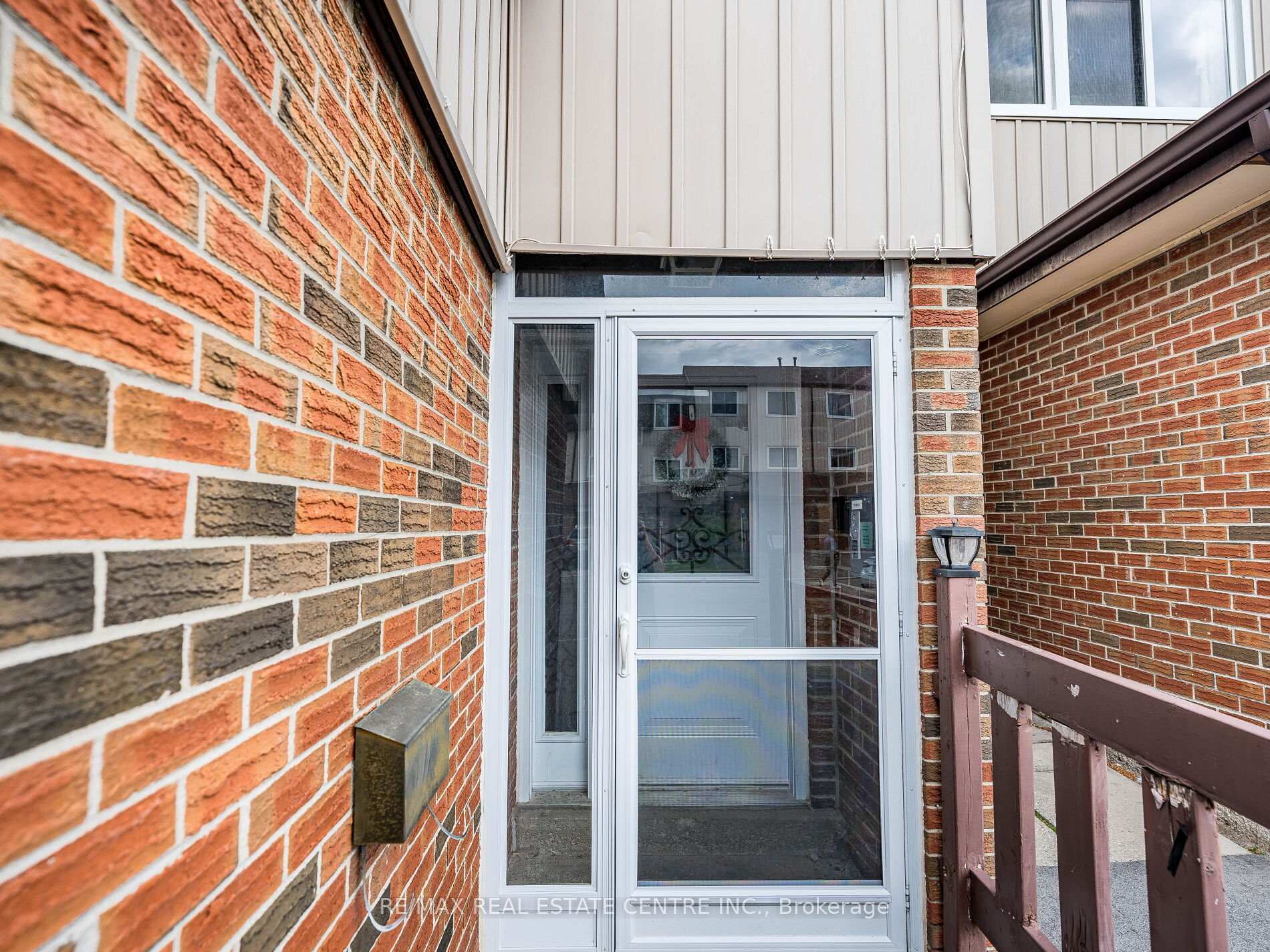 5 Bedrooms Condo at 34 San Roberto, Toronto For sale
