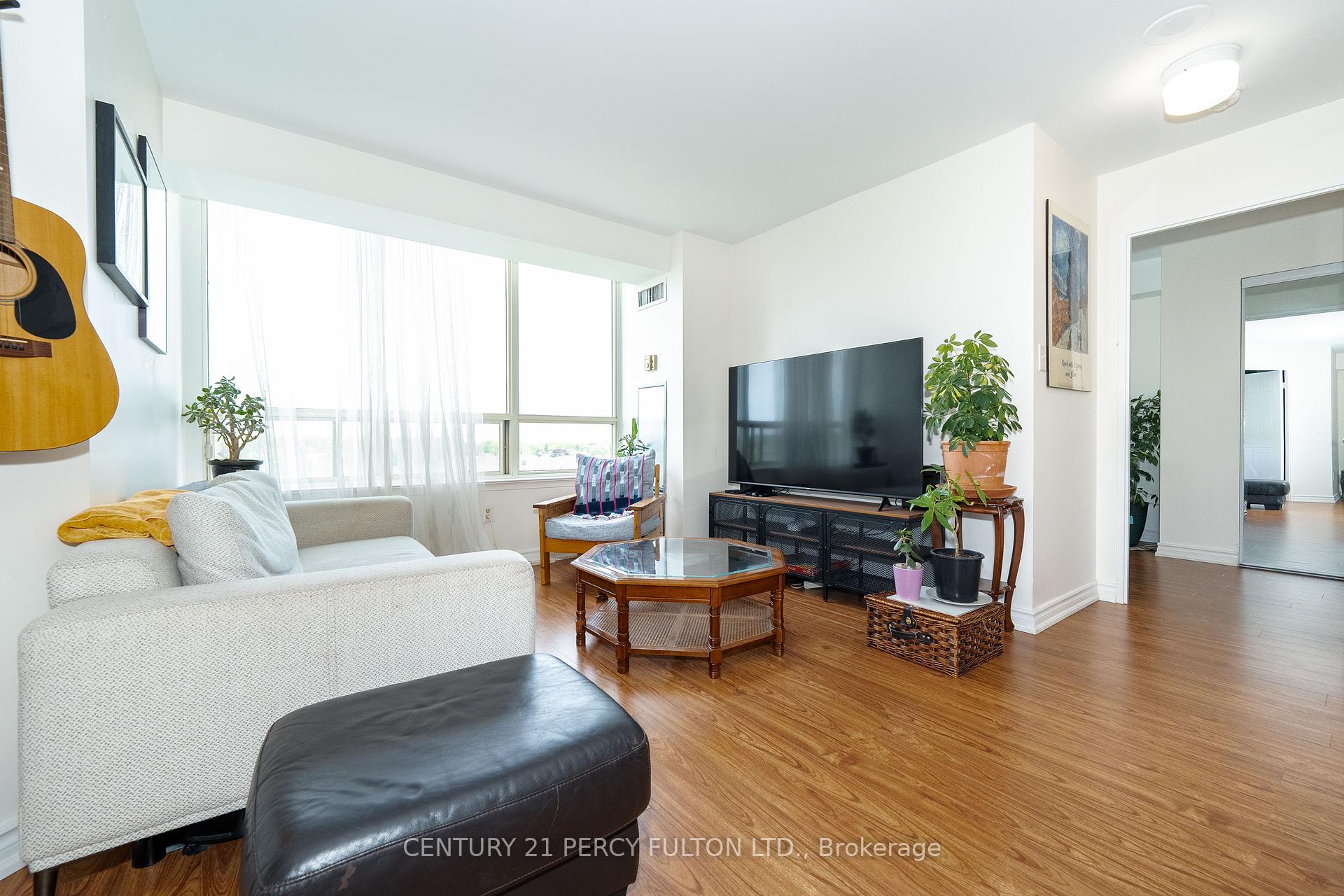 2 Bedrooms Condo at 3 Greystone Walk, Toronto For sale