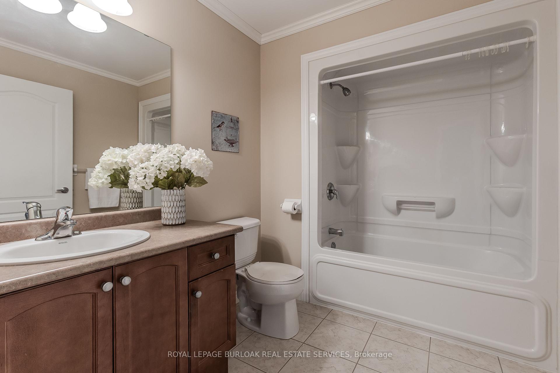3 Bedrooms Condo at 2125 Itabashi, Burlington For sale