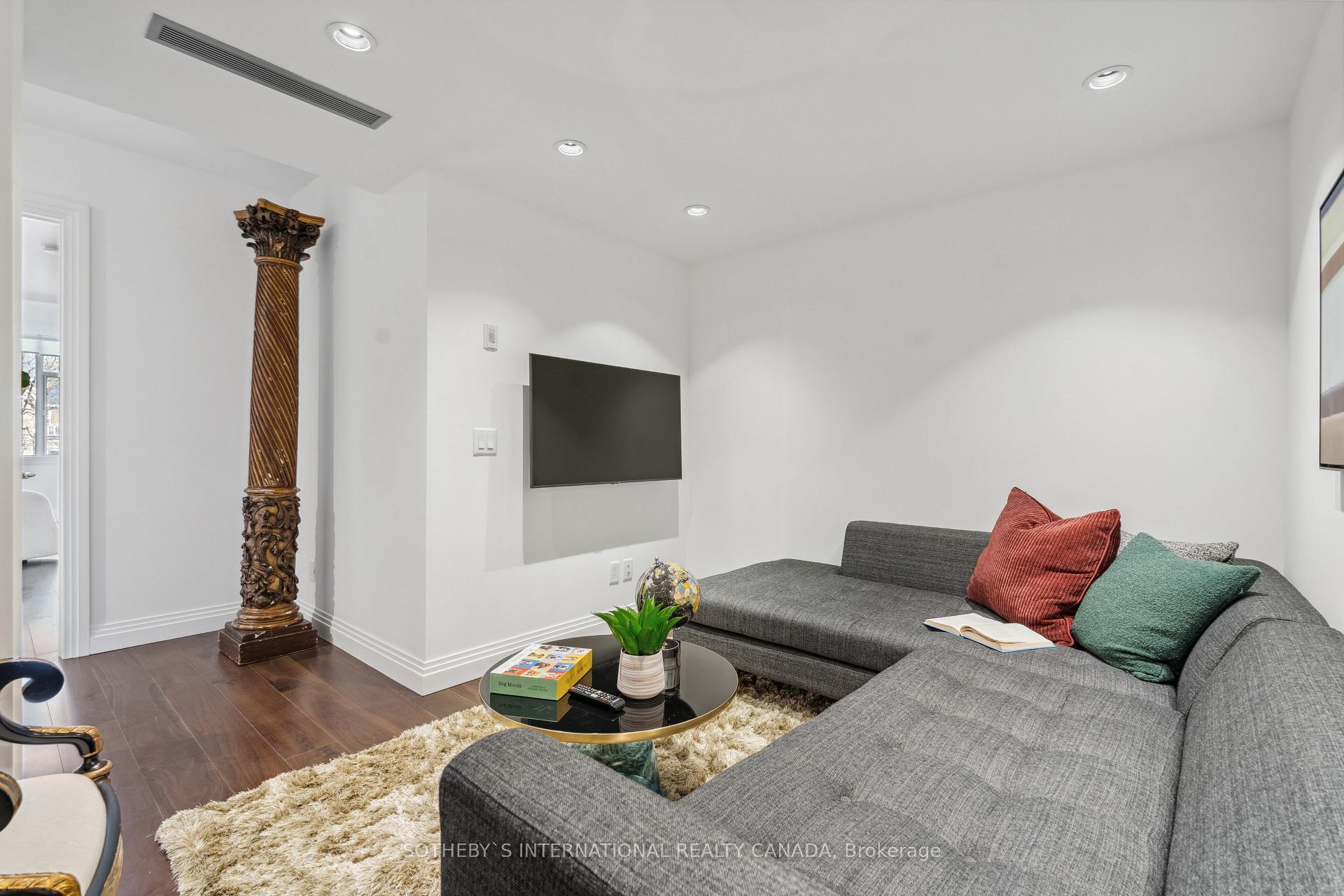 3 Bedrooms Condo at 1 Benvenuto,  Toronto For sale