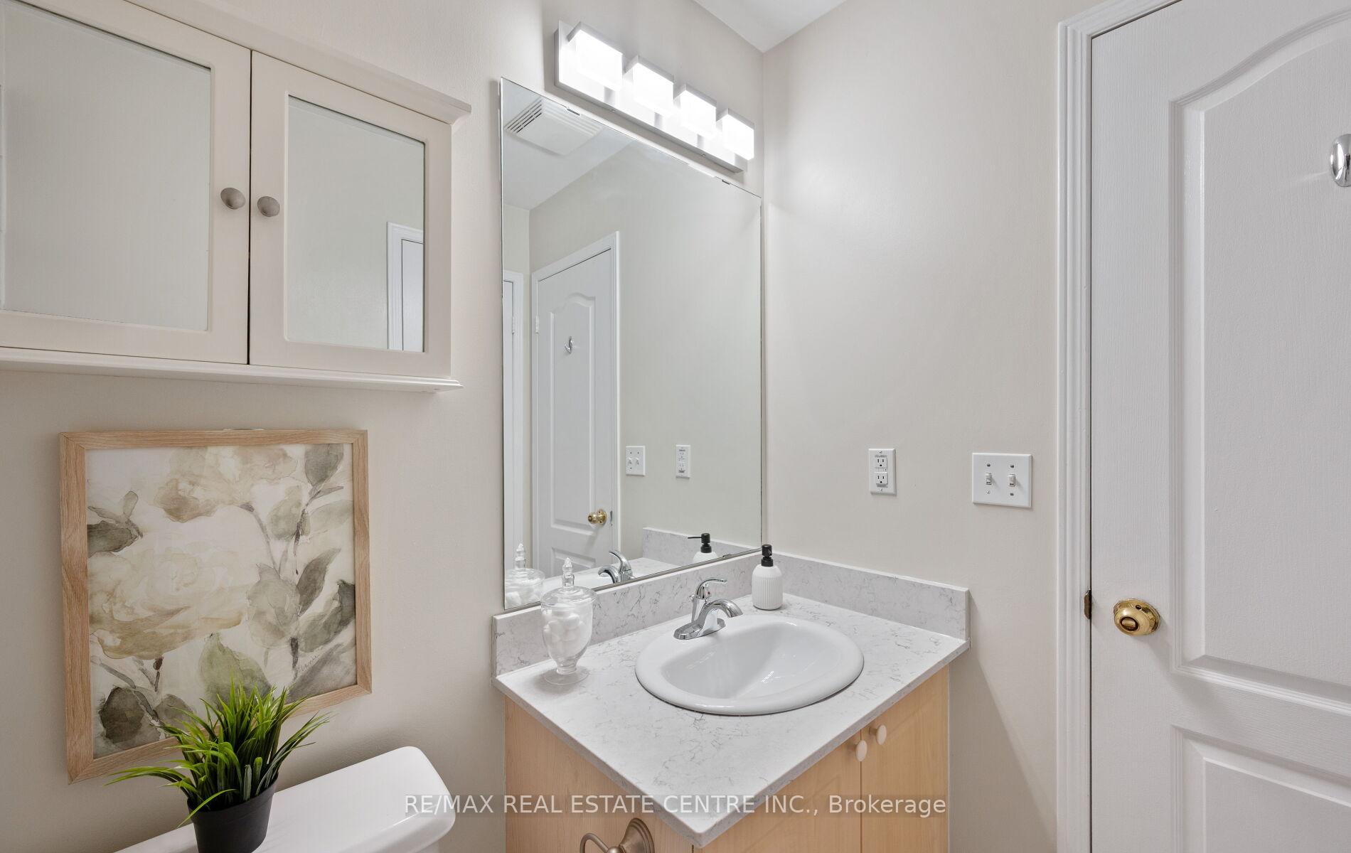 4 Bedrooms Condo at 5030 Heatherleigh, Mississauga For sale