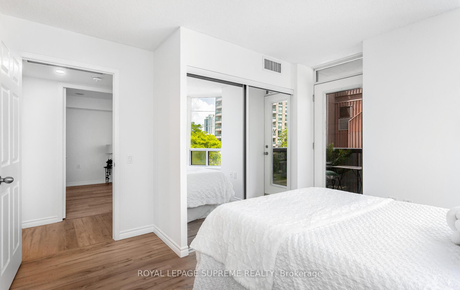 2 Bedrooms Condo at 35 Finch, Toronto For sale