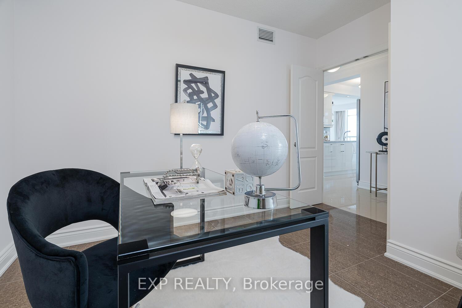 3 Bedrooms Condo at 88 Promenade, Vaughan For sale