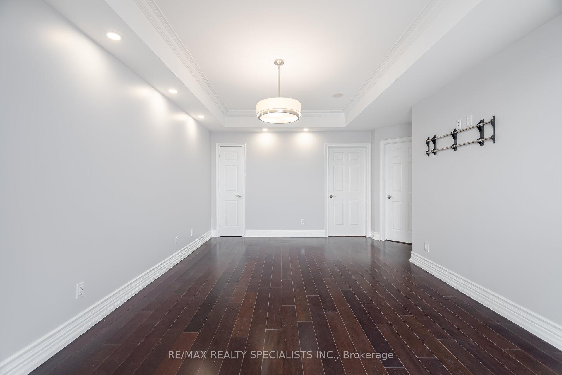 3 Bedrooms Condo at 1477 Lakeshore,  Burlington For sale