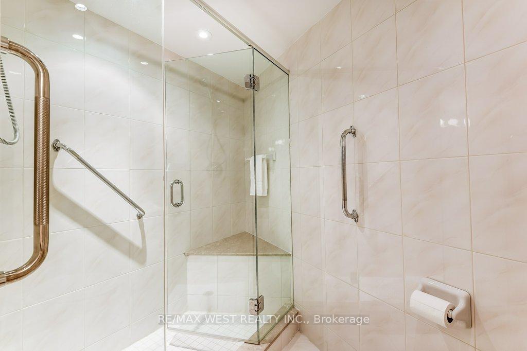 3 Bedrooms Condo at 2000 Islington, Toronto For sale