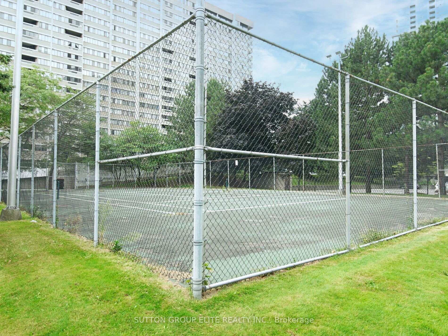2 Bedrooms Condo at 50 Elm, Mississauga For sale