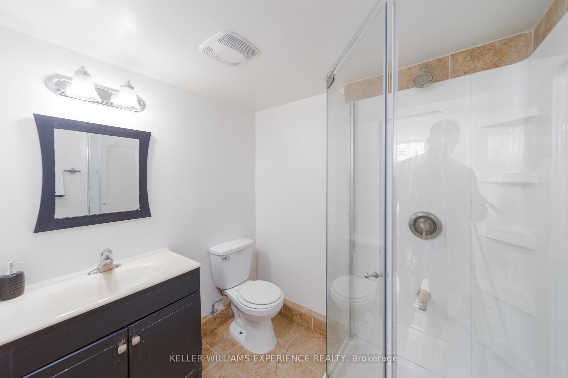 2 Bedrooms Condo at 180 Markham, Toronto For sale
