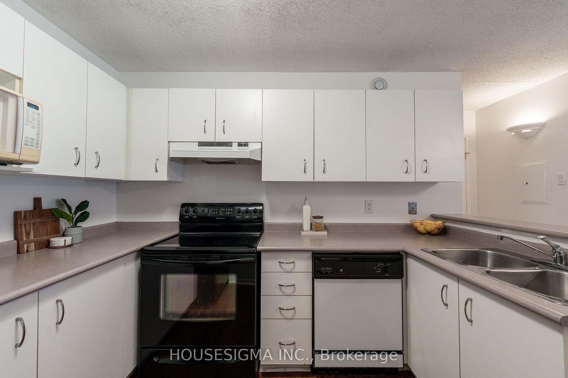 2 Bedrooms Condo at 2010 Cleaver, Burlington For sale