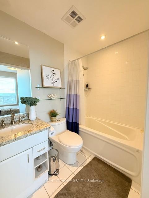 2 Bedrooms Condo at 38 Lee Centre, Toronto For sale