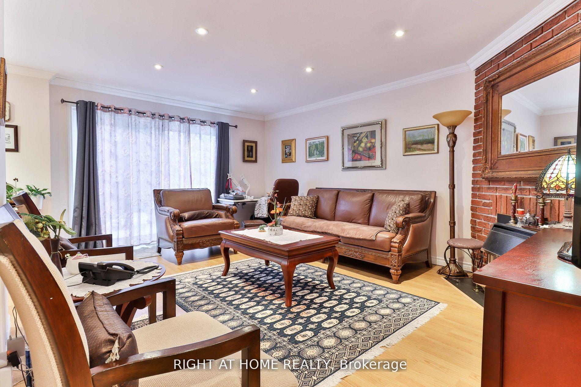 4 Bedrooms Condo at 50 Three Valleys, Toronto For sale