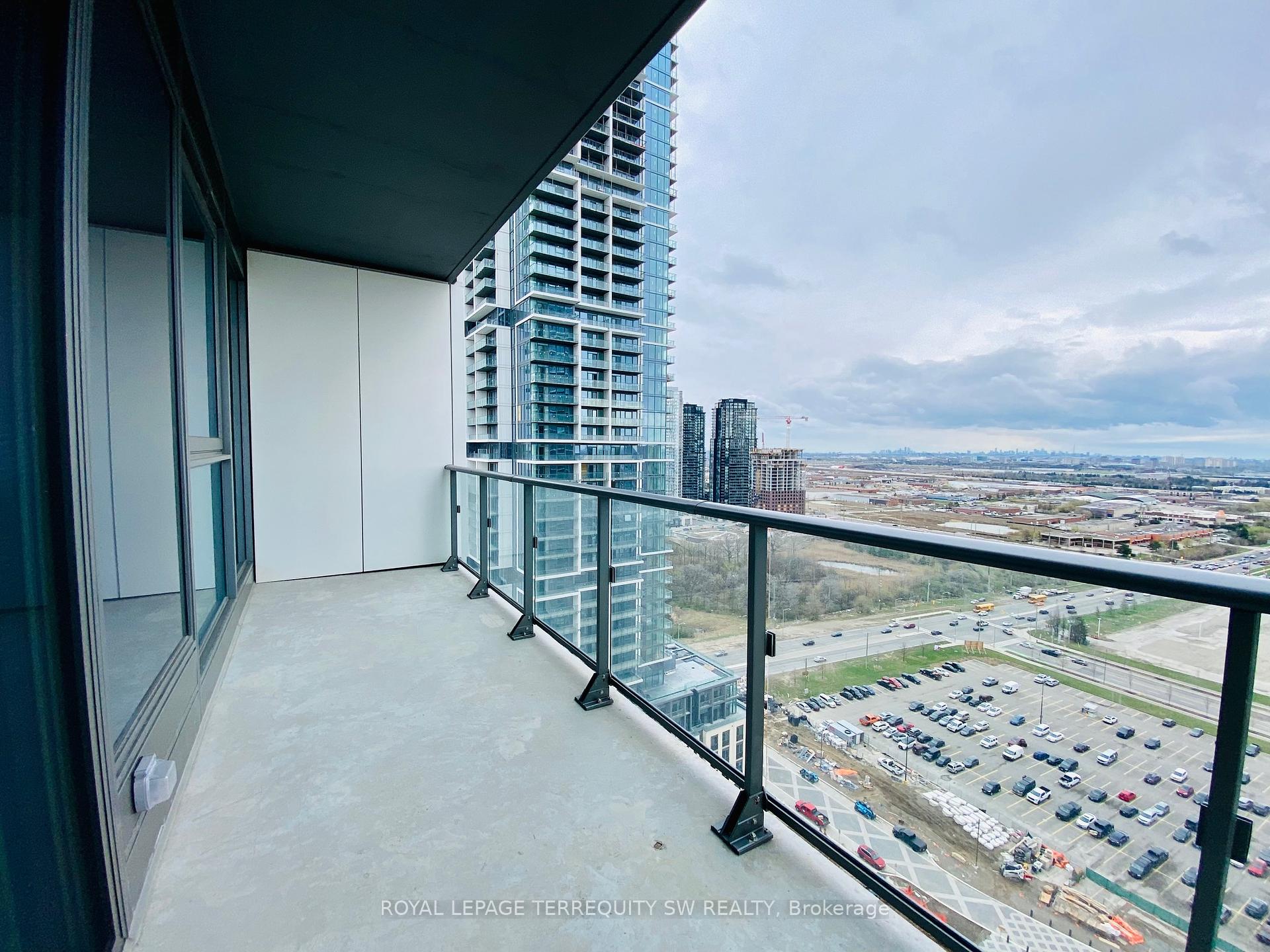 2 Bedrooms Condo at 1000 Portage,  Vaughan For sale