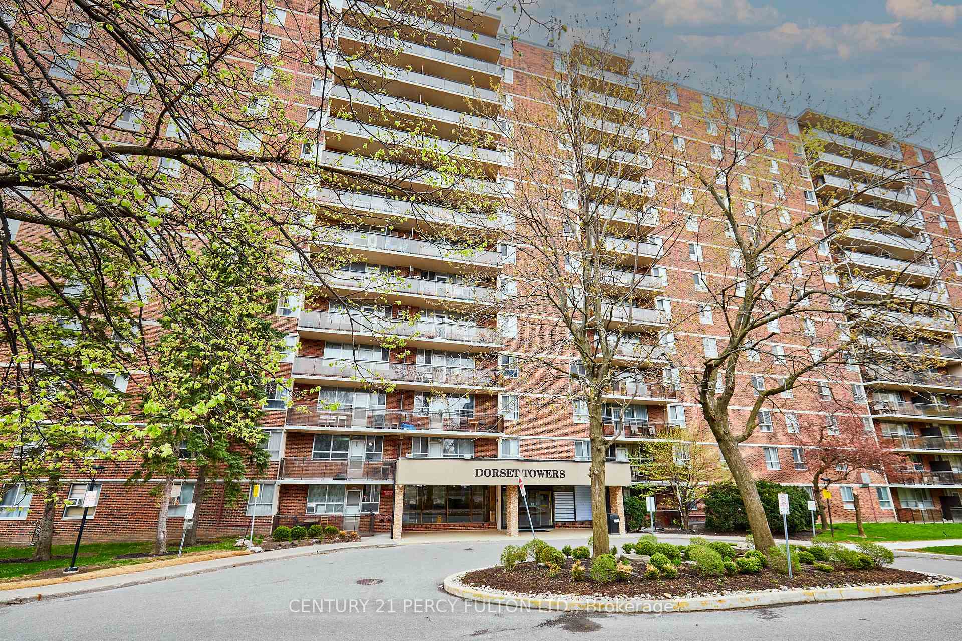 3 Bedrooms Condo at 1950 Kennedy, Toronto For sale