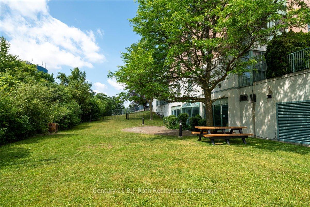 1 Bedroom Condo at 41 MARKBROOK, Toronto For sale