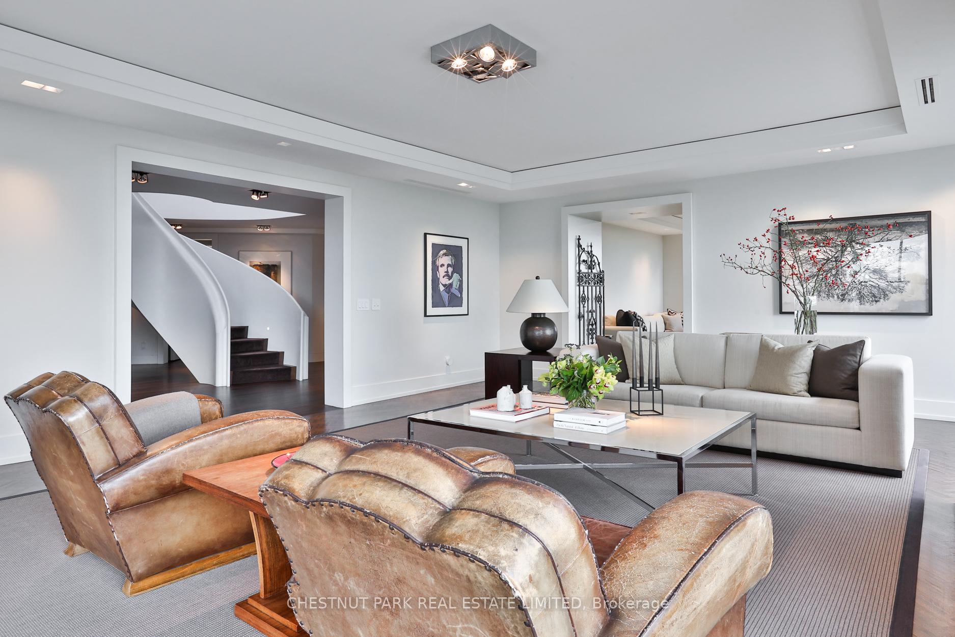 3 Bedrooms Condo at 33 Jackes,  Toronto For sale