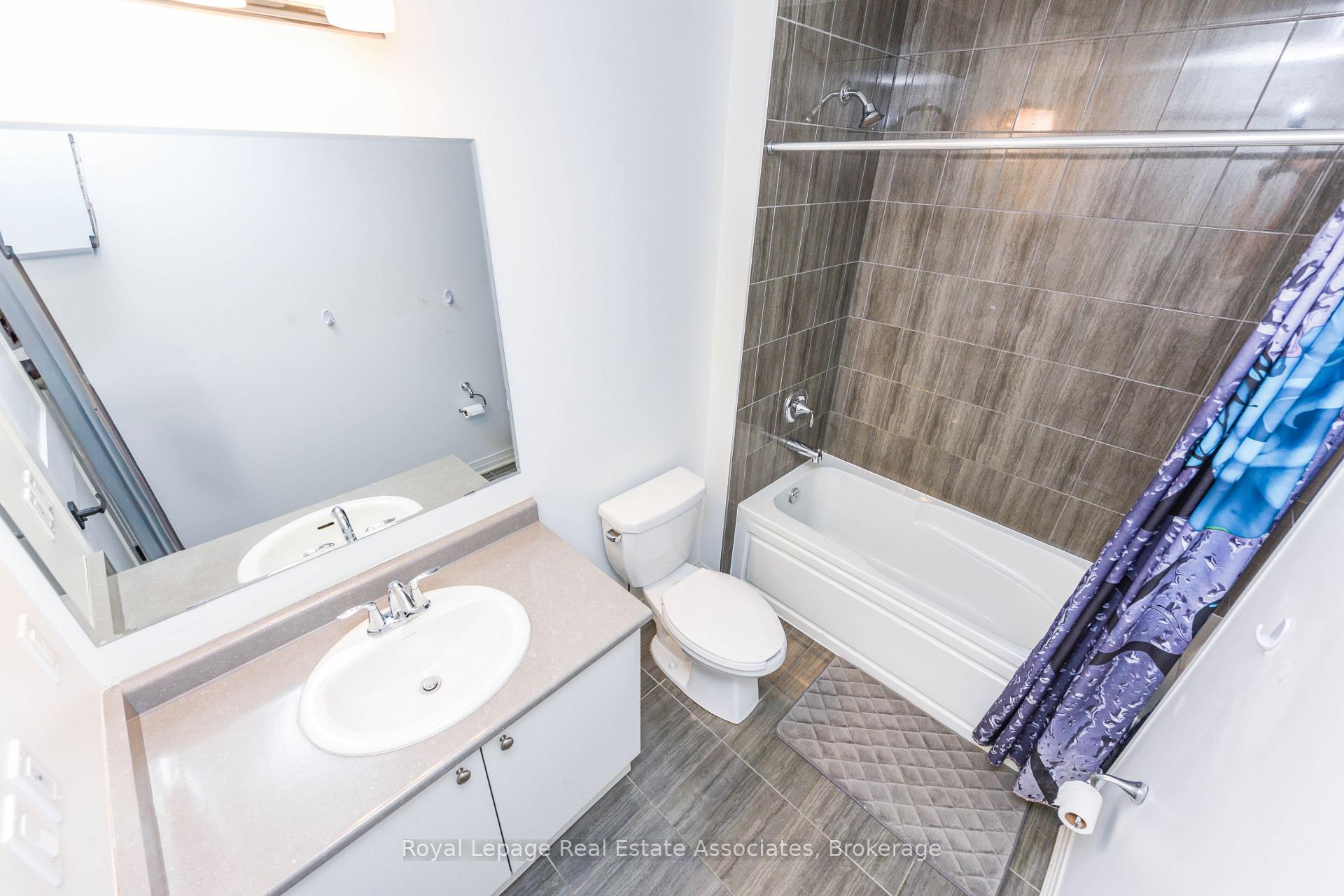 3 Bedrooms Condo at 102 Grovewood, Oakville For sale