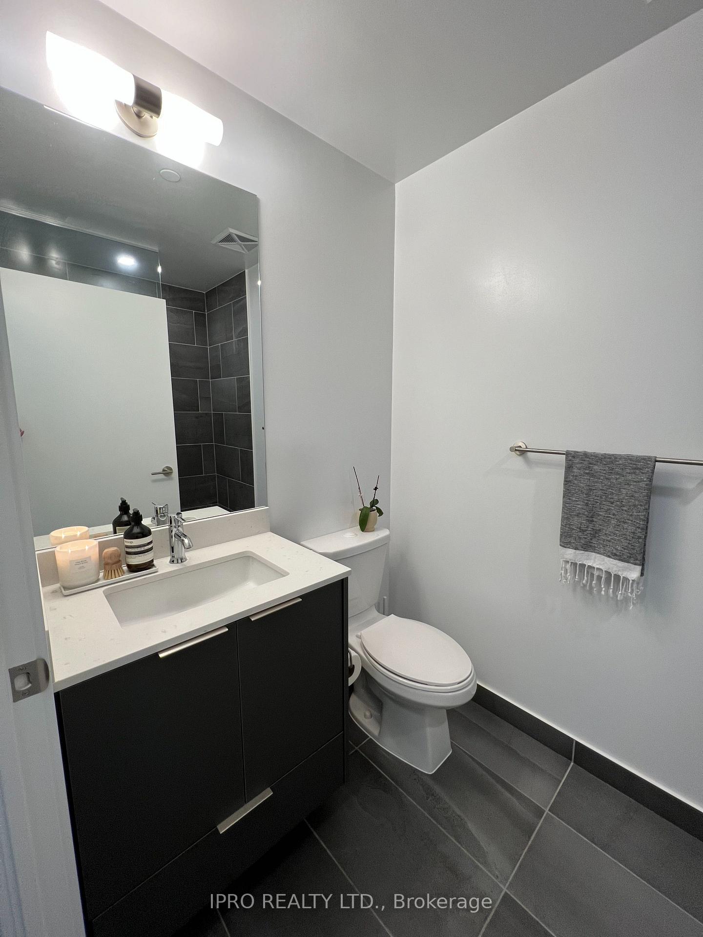2 Bedrooms Condo at 32 Forest Manor, Toronto For sale