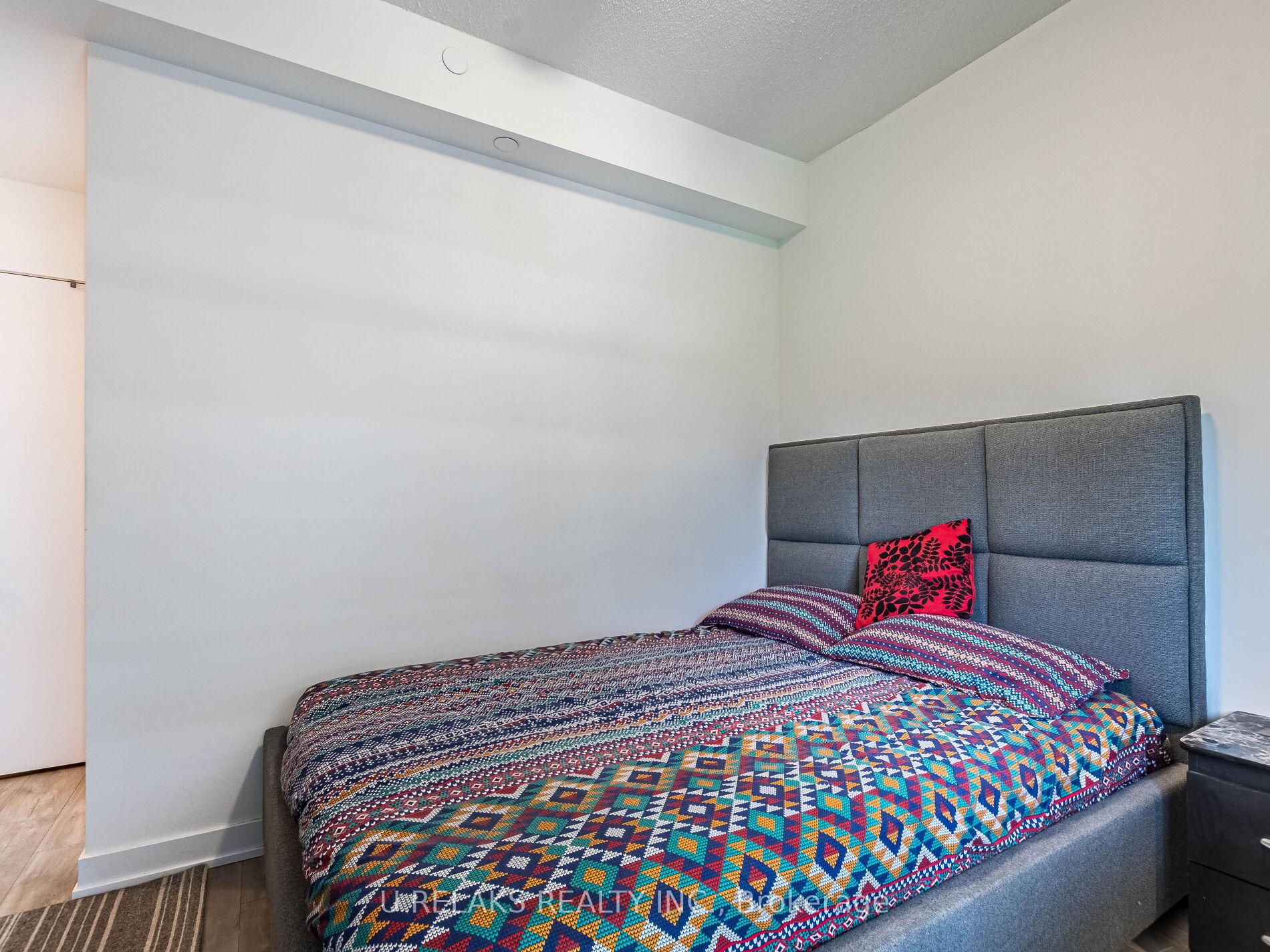 2 Bedrooms Condo at 251 Manitoba,  Toronto For sale