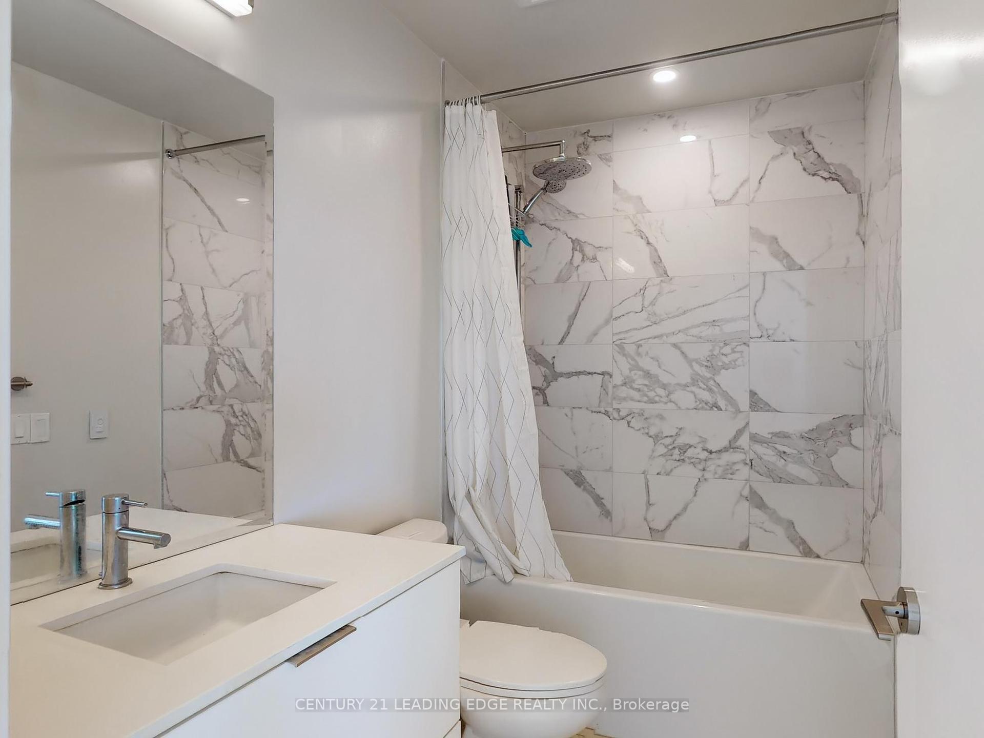 1 Bedroom Condo at 15 Queens,  Toronto For sale