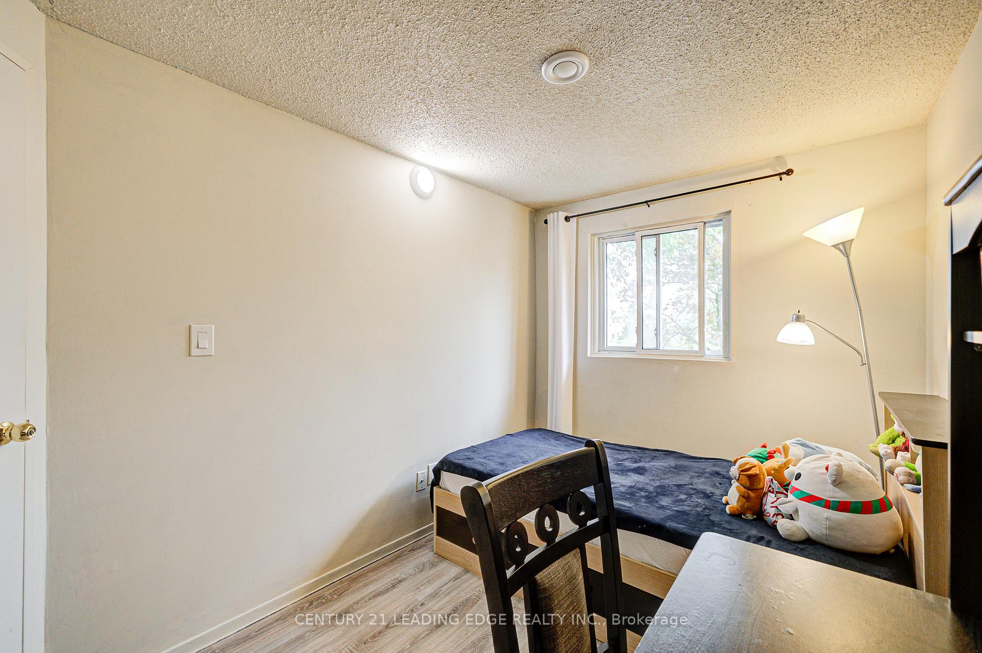 5 Bedrooms Condo at 25 Collinsgrove, Toronto For sale