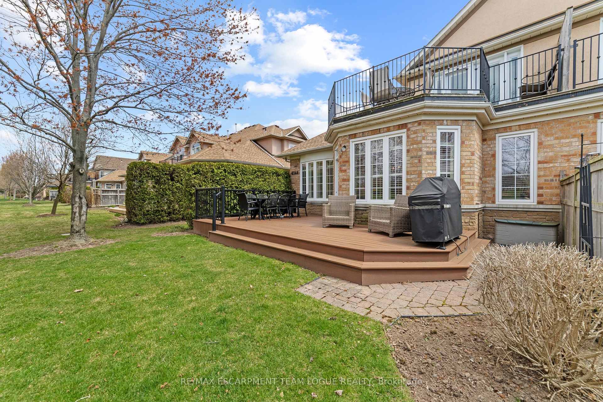 3 Bedrooms Semi-Detached at 4144 STONEBRIDGE,  Burlington For sale