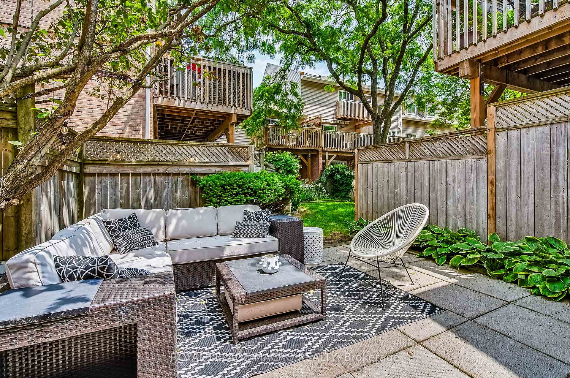 4 Bedrooms Condo at 2055 Walkers, Burlington For sale